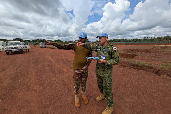 南スーダン国際平和協力隊員による大臣帰国報告