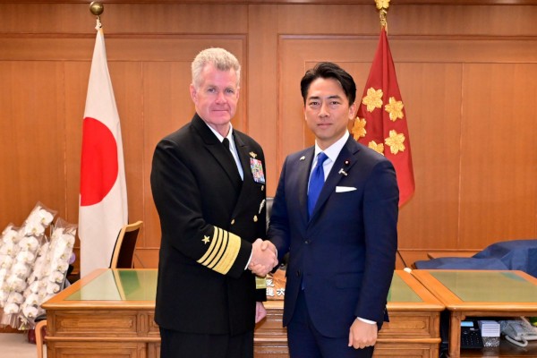 パパロ米太平洋軍司令官による小泉大臣表敬