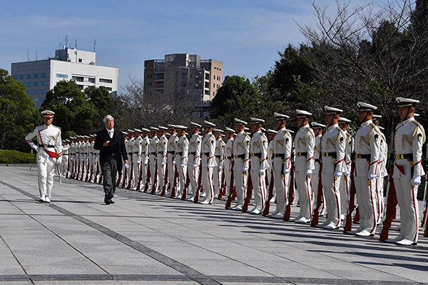 中谷防衛大臣着任式