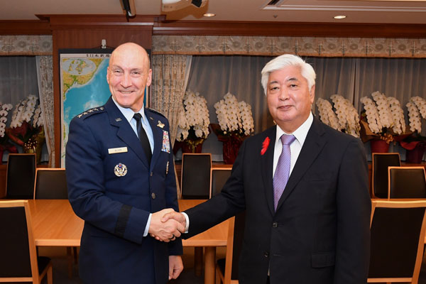 オルヴィン米空軍参謀本部参謀総長による中谷防衛大臣表敬