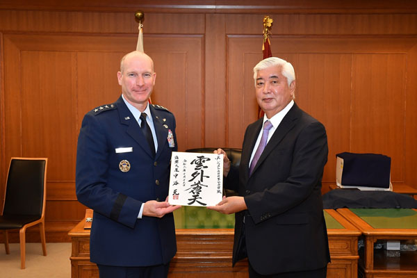 ジョスト在日米軍司令官兼第５空軍司令官による中谷防衛大臣表敬