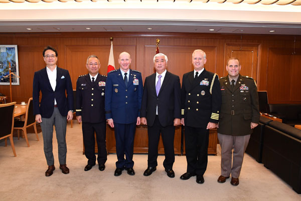ジョスト在日米軍司令官兼第５空軍司令官による中谷防衛大臣表敬
