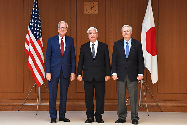モーラン米国上院議員及びホーヴェン議員による中谷大臣表敬