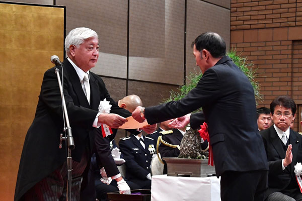 防衛大臣感謝状贈呈式