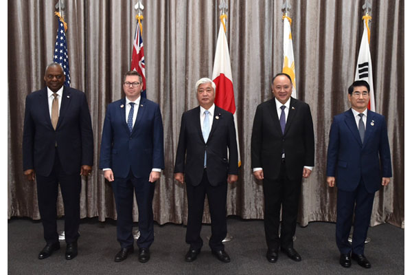 日米豪比韓防衛相会談