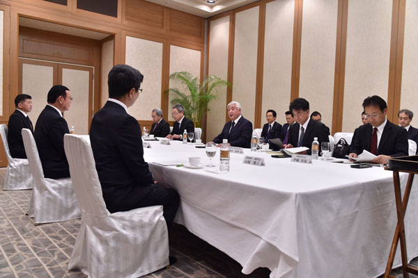 基地関連市町村長との面談