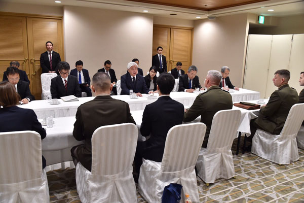 ターナー在沖米軍四軍調整官との面談