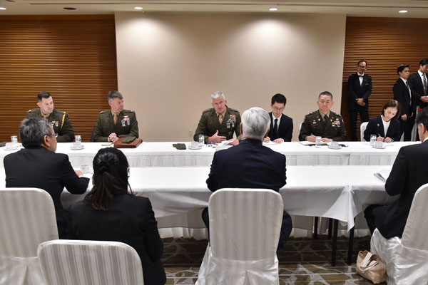ターナー在沖米軍四軍調整官との面談