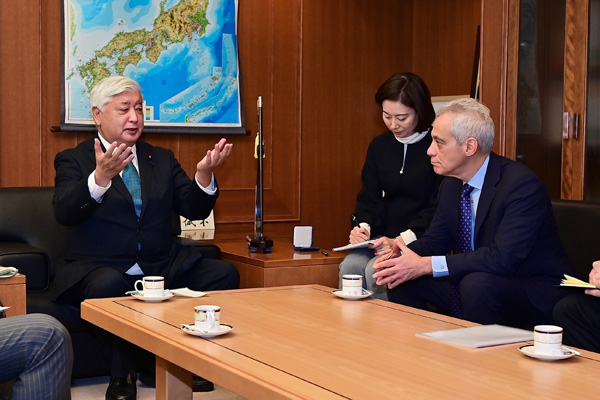 エマニュエル駐日米国大使による中谷防衛大臣表敬