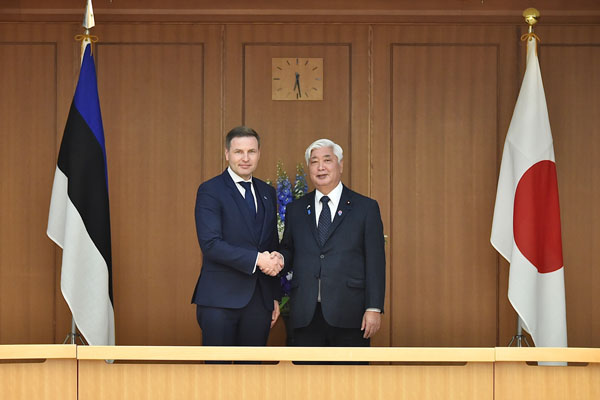 日エストニア防衛相会談