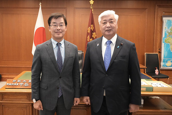 パク・チョルヒ駐日韓国大使による中谷防衛大臣表敬