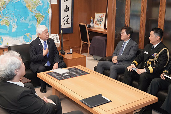 パク・チョルヒ駐日韓国大使による中谷防衛大臣表敬