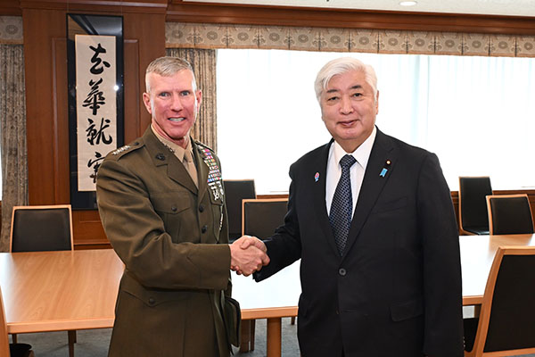 スミス米海兵隊総司令官による中谷防衛大臣表敬