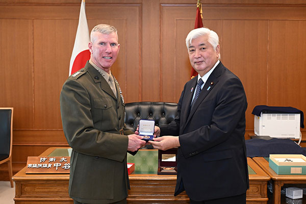 スミス米海兵隊総司令官による中谷防衛大臣表敬