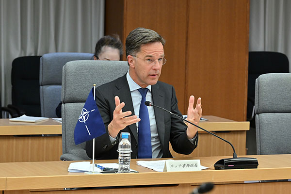 ルッテＮＡＴＯ事務総長との会談