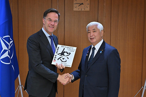 ルッテＮＡＴＯ事務総長との会談