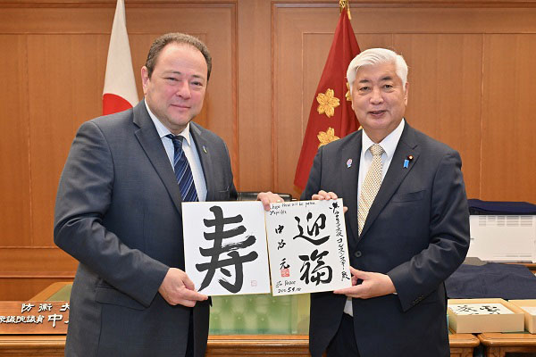 駐日ウクライナ大使による中谷防衛大臣離任表敬