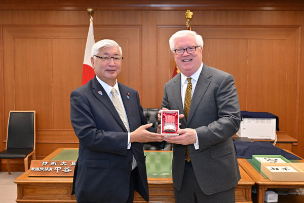 グラス次期駐日米国大使による中谷防衛大臣表敬