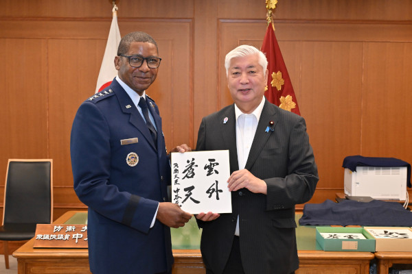 リード米輸送軍司令官による中谷防衛大臣表敬