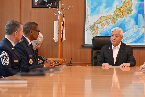 リード米輸送軍司令官による中谷防衛大臣表敬