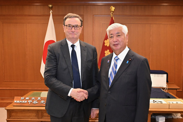 グレイ豪日経済委員会委員長による中谷防衛大臣表敬