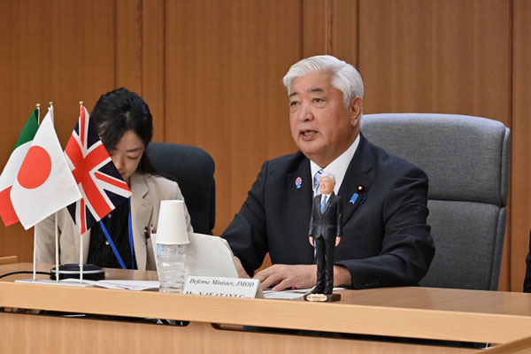 日英伊防衛相会合