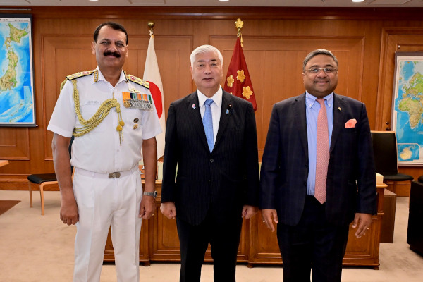 トリパティ・インド海軍参謀長による中谷大臣表敬