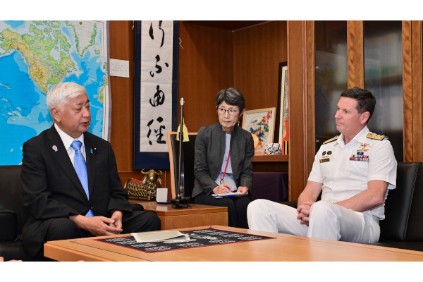 ハモンド豪海軍本部長による中谷防衛大臣表敬