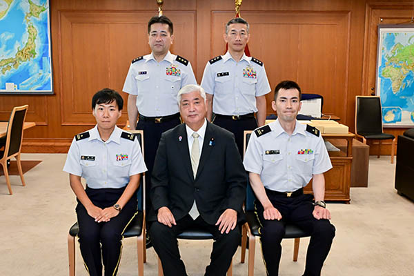 南スーダン国際平和協力隊員による大臣帰国報告