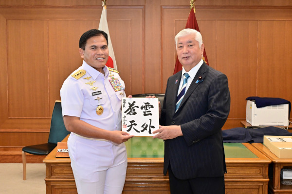 アリ・インドネシア海軍参謀長による中谷防衛大臣表敬