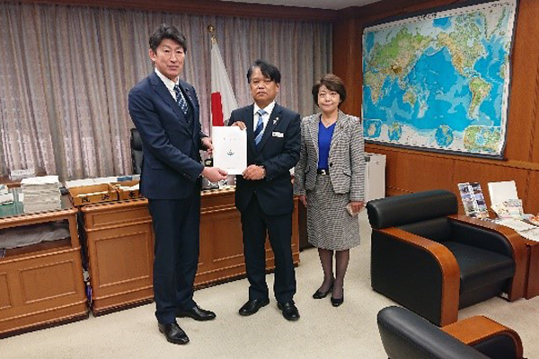 沖縄県うるま市長からの要請