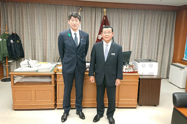 沖縄県金武町長からの表敬1