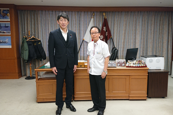 沖縄県嘉手納町長からの表敬