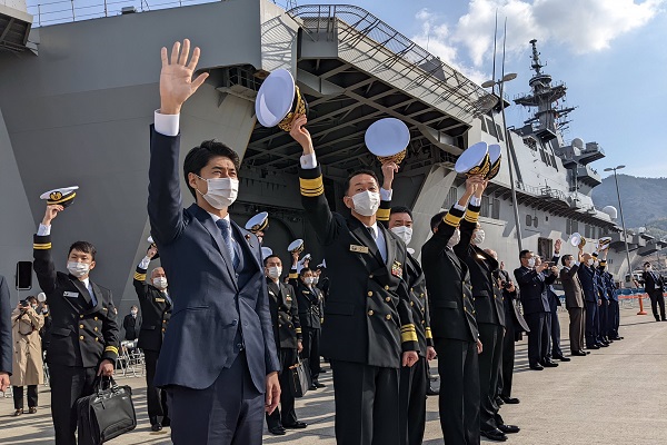 護衛艦「さみだれ」（第４１次隊）の出国行事出席