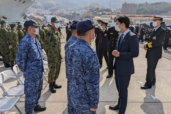 輸送艦「おおすみ」の帰国行事への出席
