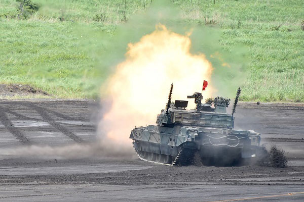 陸上自衛隊富士総合火力演習の視察