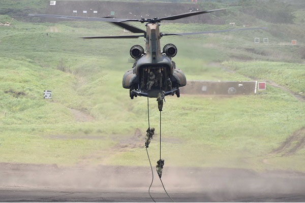陸上自衛隊富士総合火力演習の視察
