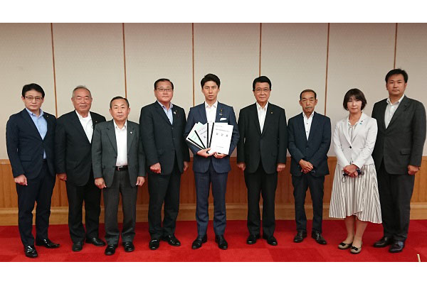 千歳市における自衛隊の体制強化を求める期成会及び千歳市、千歳市議会議員からの要請