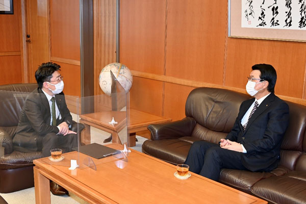 北海道千歳市長からの表敬