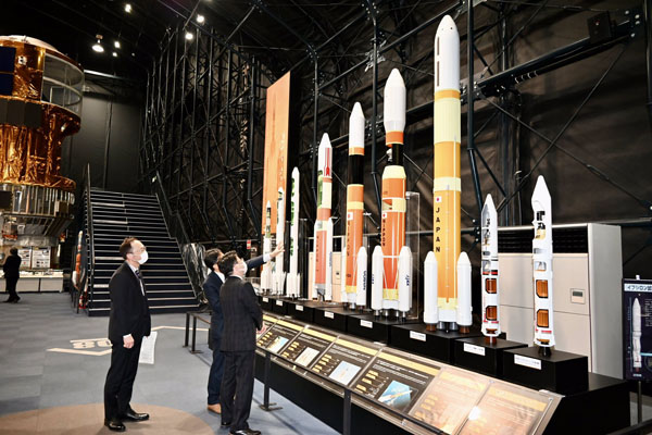 宇宙航空研究開発機構（ＪＡＸＡ）筑波宇宙センターの視察