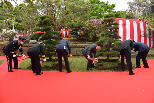 海上自衛隊創設７０周年記念式典への出席
