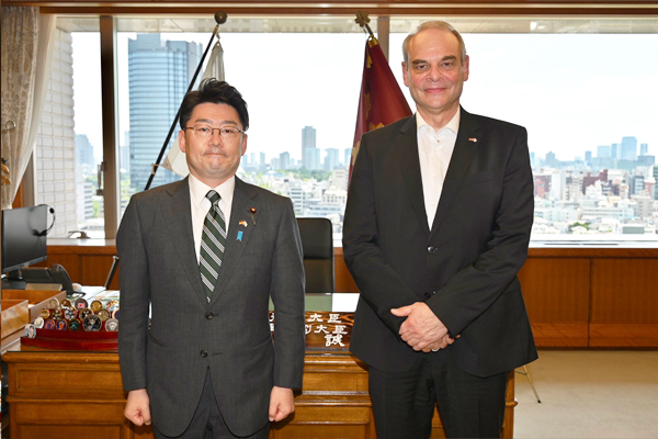 ツィンマー独国防次官の鬼木防衛副大臣表敬