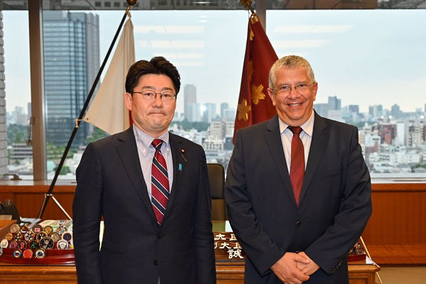 エシェル・イスラエル国防次官の鬼木副大臣表敬