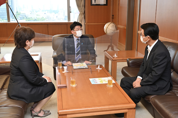 北海道千歳市長及び千歳市議会副議長からの表敬