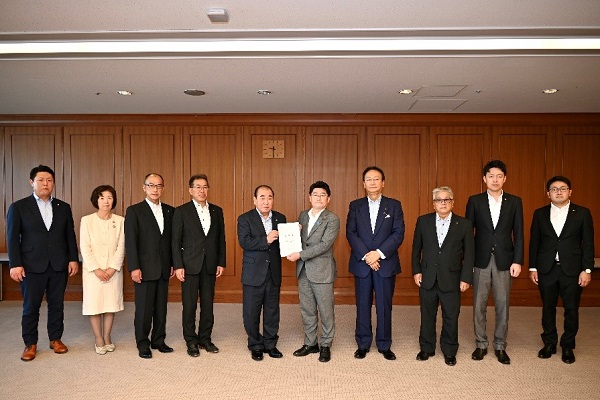 青森県むつ市議会議長からの要請