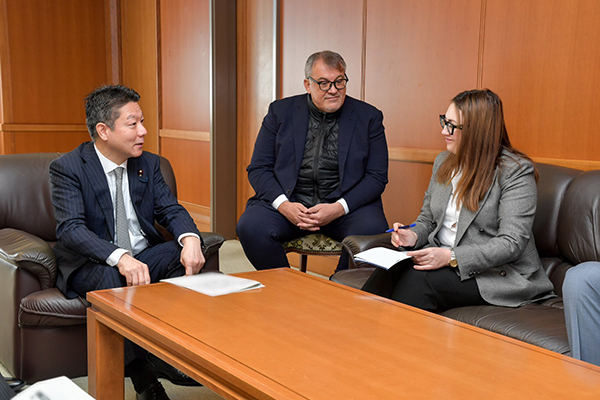 ティンカ・ルーマニア外務次官による本田防衛副大臣表敬