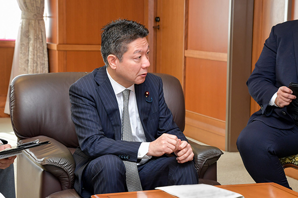 ティンカ・ルーマニア外務次官による本田防衛副大臣表敬