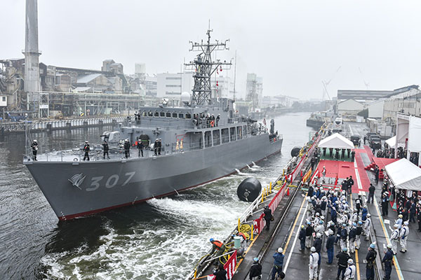 掃海艦「のうみ」引渡式・自衛艦旗授与式への出席