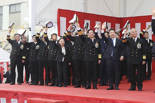 掃海艦「のうみ」引渡式・自衛艦旗授与式への出席