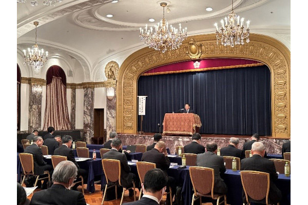 防衛懇話会への出席